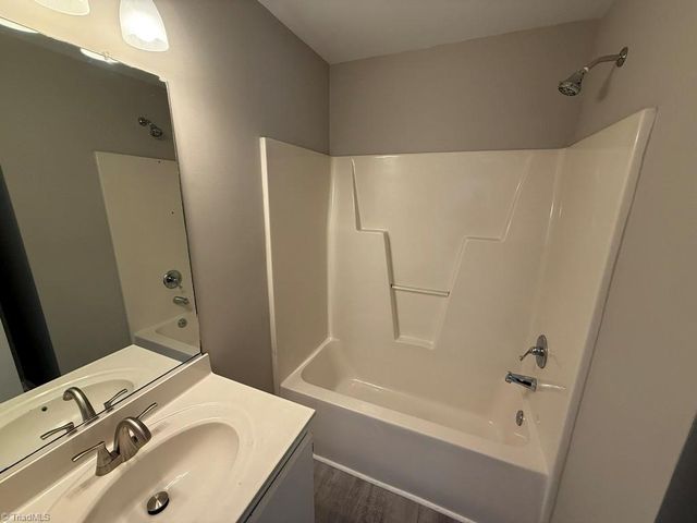 3221 N Ohenry Boulevard, Greensboro, NC 27405