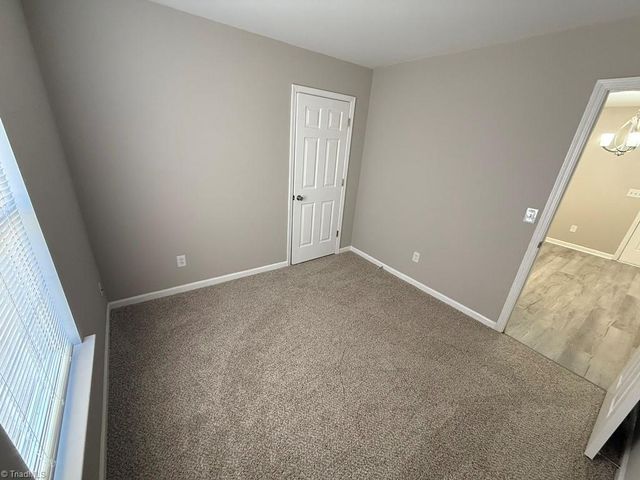 3221 N Ohenry Boulevard, Greensboro, NC 27405