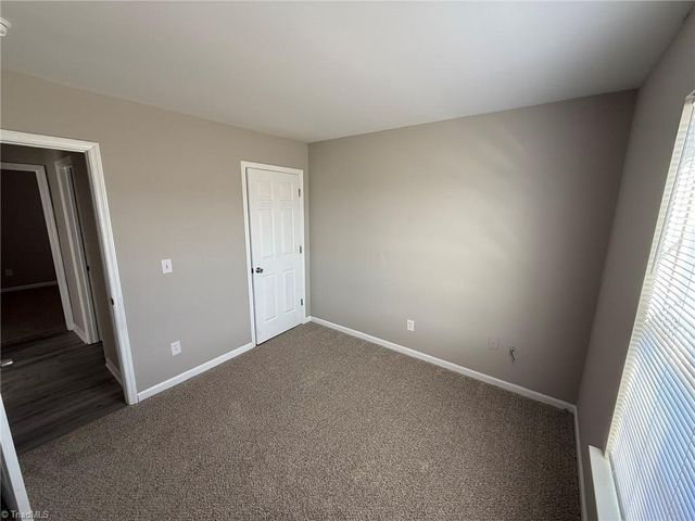 3221 N Ohenry Boulevard, Greensboro, NC 27405