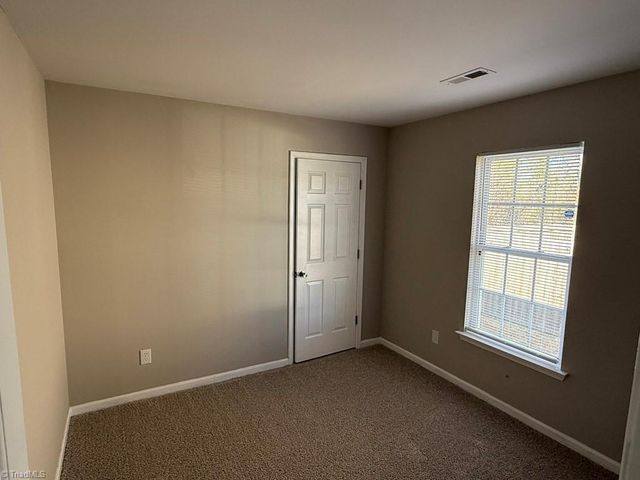 3221 N Ohenry Boulevard, Greensboro, NC 27405