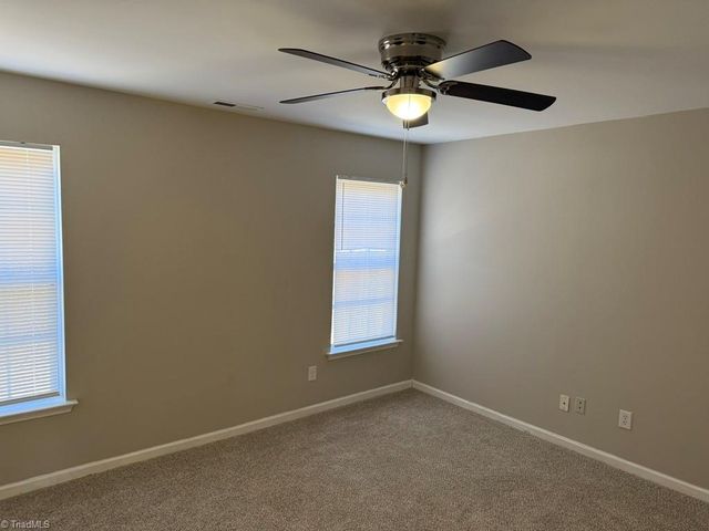 3221 N Ohenry Boulevard, Greensboro, NC 27405