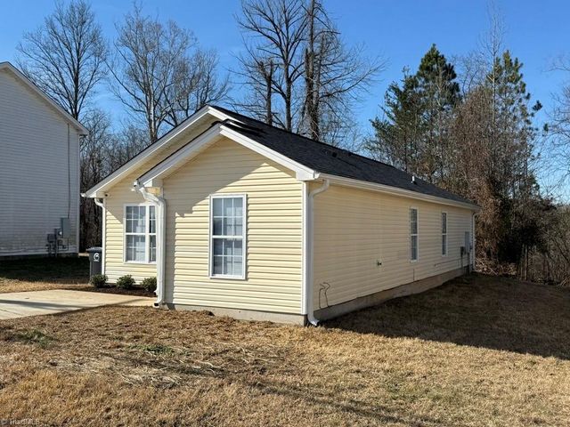 3221 N Ohenry Boulevard, Greensboro, NC 27405