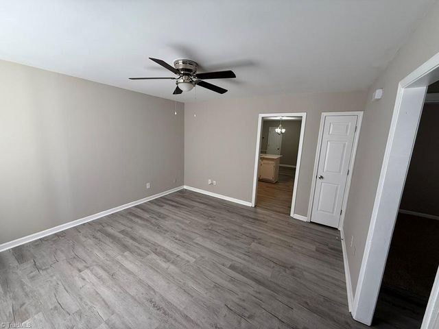 3221 N Ohenry Boulevard, Greensboro, NC 27405