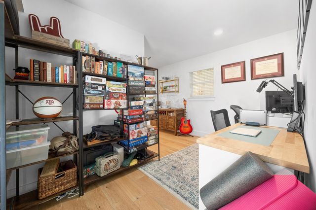 3402 Dolphin DR A, Austin, TX 78704