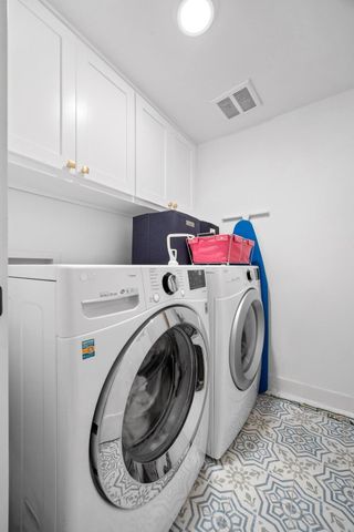 3402 Dolphin DR A, Austin, TX 78704