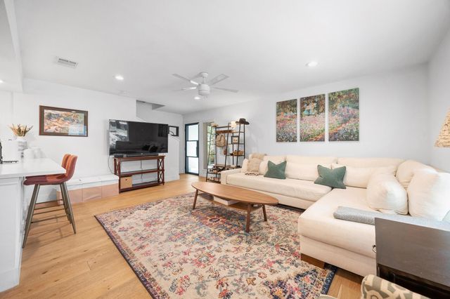 3402 Dolphin DR A, Austin, TX 78704