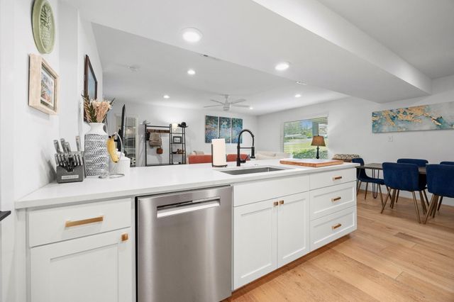 3402 Dolphin DR A, Austin, TX 78704