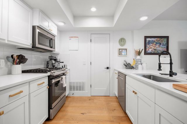 3402 Dolphin DR A, Austin, TX 78704