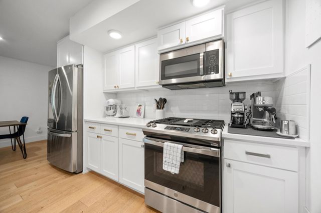 3402 Dolphin DR A, Austin, TX 78704