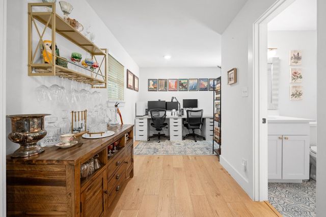 3402 Dolphin DR A, Austin, TX 78704