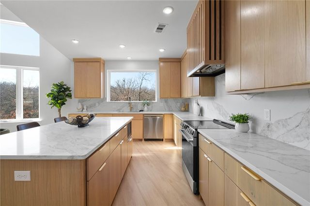 21 Dunvegan Lane, Bella Vista, AR 72715