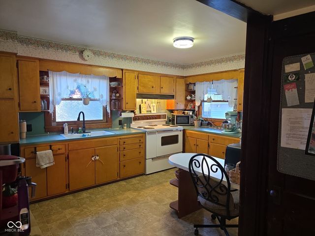 122 W 5th Street, Rushville, IN 46173