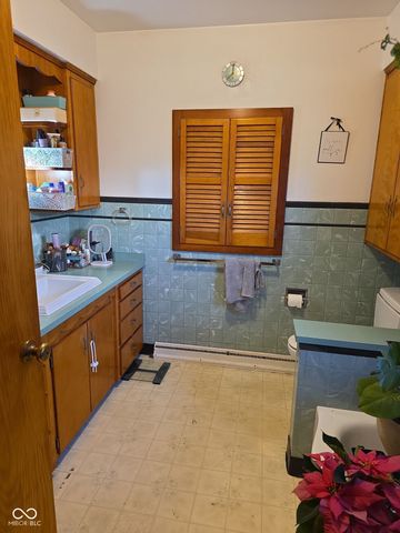 122 W 5th Street, Rushville, IN 46173