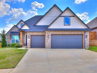 8216 Crew Lane, Edmond, OK 73034