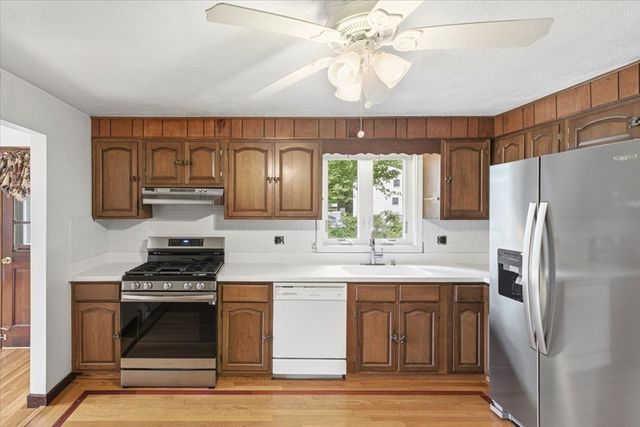 5 Spring Valley Rd, Medfield, MA 02052
