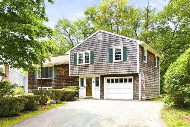 5 Spring Valley Rd, Medfield, MA 02052