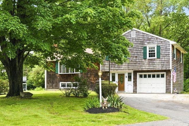 5 Spring Valley Rd, Medfield, MA 02052