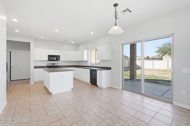 33728 S Colony Drive, Red Rock, AZ 85145