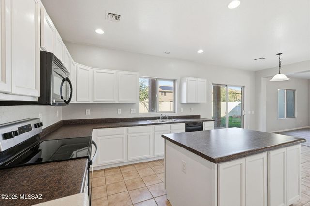 33728 S Colony Drive, Red Rock, AZ 85145