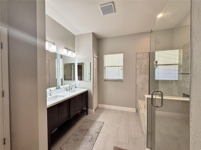 1764 OAK POND COURT, Oldsmar, FL 34677