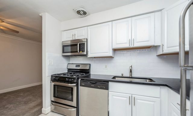 1459 N Winslowe Drive 301, Palatine, IL 60074