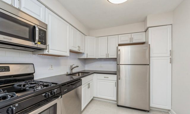 1459 N Winslowe Drive 301, Palatine, IL 60074