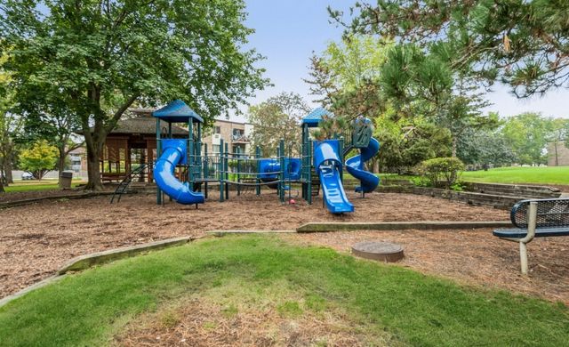 1459 N Winslowe Drive 301, Palatine, IL 60074