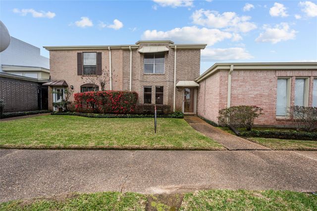 1303 Town Circle 4, Baytown, TX 77520