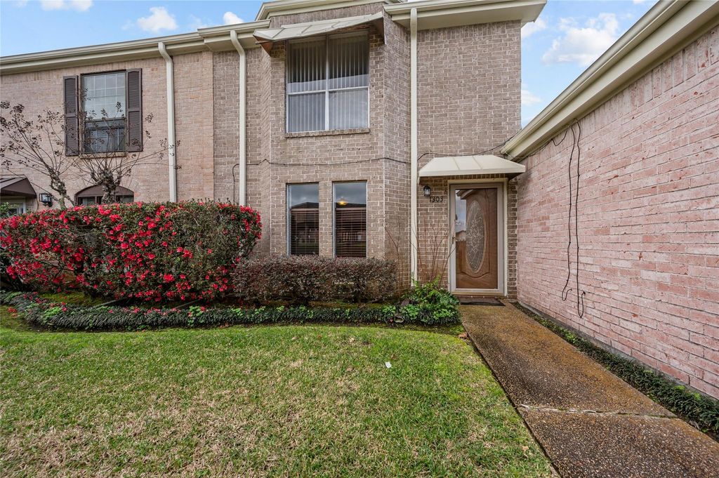 1303 Town Circle 4, Baytown, TX 77520