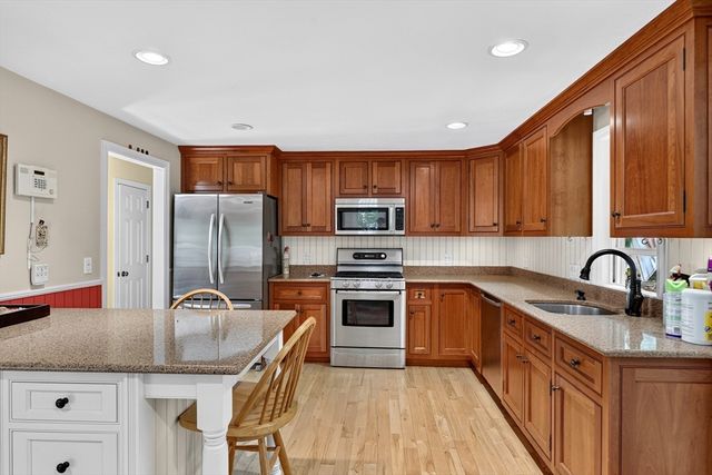 9 Oregon Ave, Braintree, MA 02184