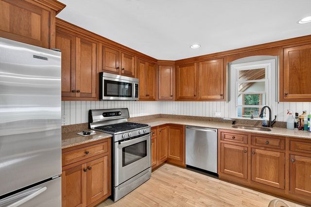 9 Oregon Ave, Braintree, MA 02184