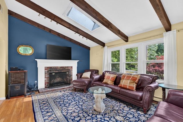 9 Oregon Ave, Braintree, MA 02184