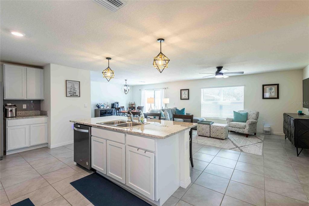 Image 5 of property listing at 12172 LILY MAGNOLIA LANE, Riverview, FL 33569