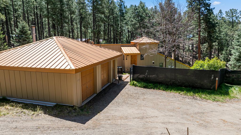 Image 43 of property listing at 187 Trilobite Trail, Jemez Springs, NM 87025