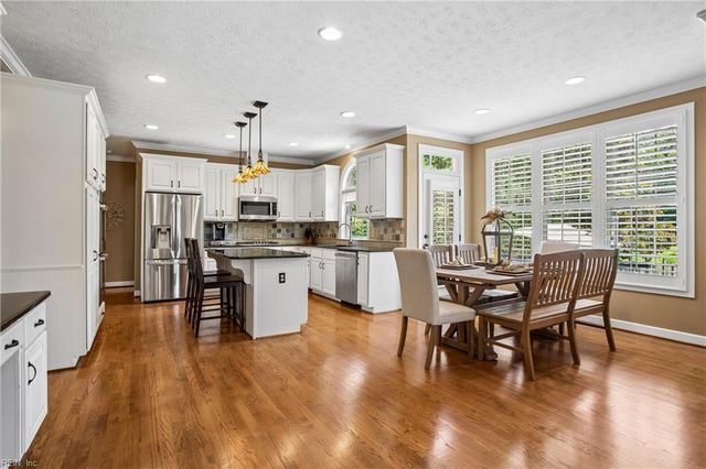 407 Blevins RN, Yorktown, VA 23693