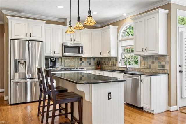 407 Blevins RN, Yorktown, VA 23693