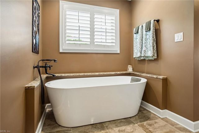 407 Blevins RN, Yorktown, VA 23693