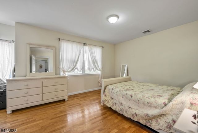 28 William St, Rochelle Park Twp., NJ 07662