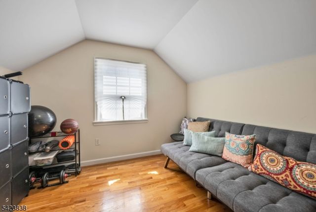 28 William St, Rochelle Park Twp., NJ 07662
