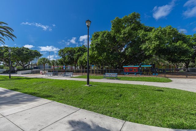 1117 MERIDIAN Avenue 7-1117, Miami Beach, FL 33139