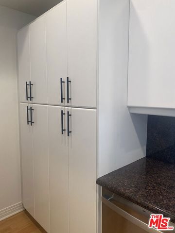 1862 S Bentley Avenue 303, Los Angeles, CA 90025