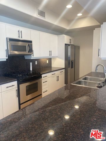 1862 S Bentley Avenue 303, Los Angeles, CA 90025