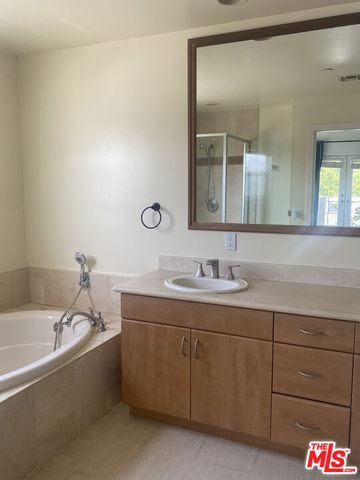 1862 S Bentley Avenue 303, Los Angeles, CA 90025