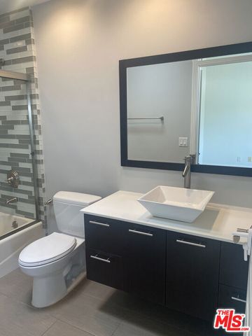 1862 S Bentley Avenue 303, Los Angeles, CA 90025