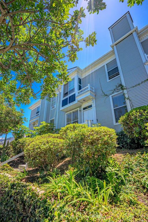 Image 2 of property listing at 211 Dahlia Ave. M, Imperial Beach, CA 91932