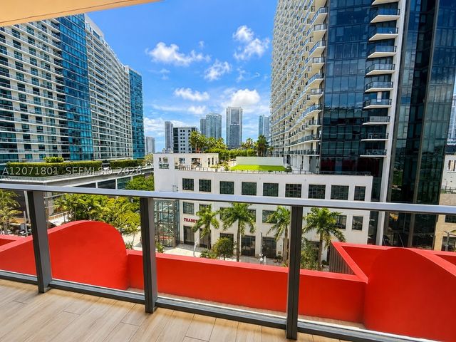 90 NE 32nd St 709, Miami, FL 33127