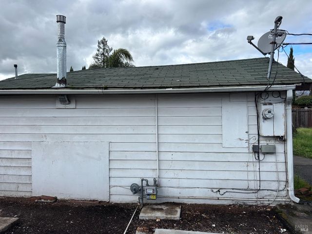 1427 Russell Ave, Santa Rosa, CA 95403