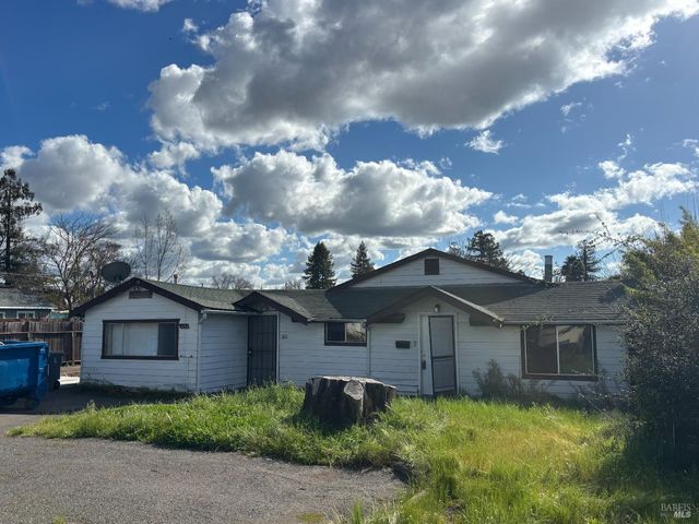 1427 Russell Ave, Santa Rosa, CA 95403