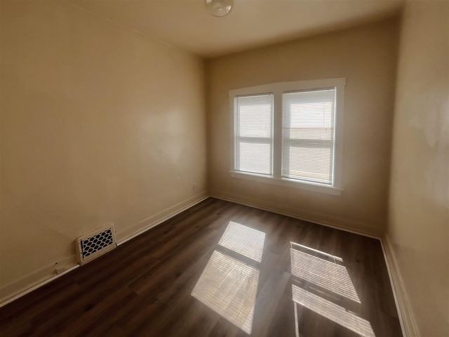 864 Highland Avenue, Benton Harbor, MI 49022