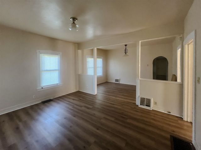 864 Highland Avenue, Benton Harbor, MI 49022
